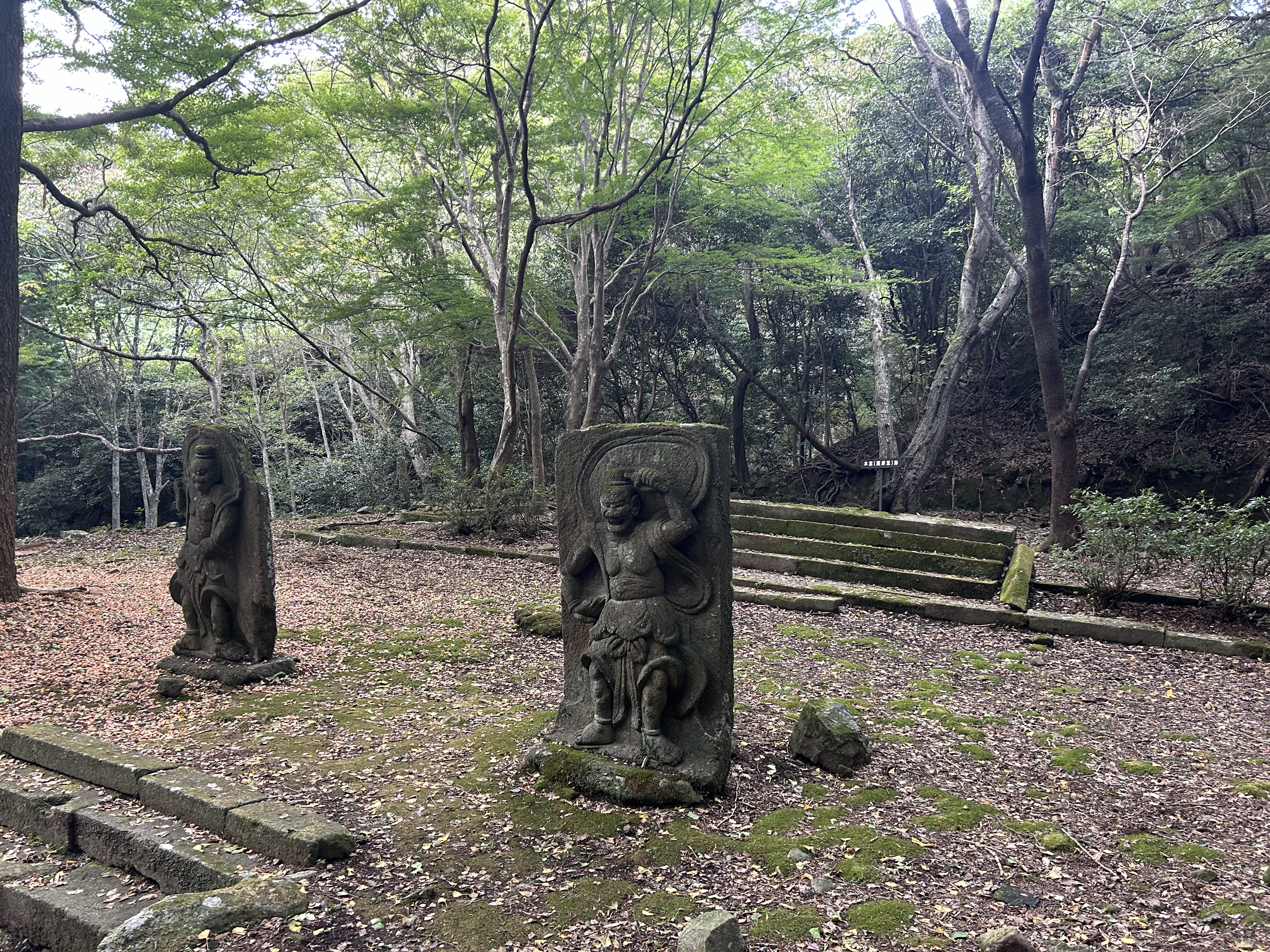 4. Stone Niō Guardian Statues